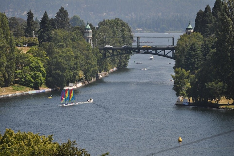 Rowdy Rowers, Boat Parade Take Over Montlake as Windermere Cup Turns 40