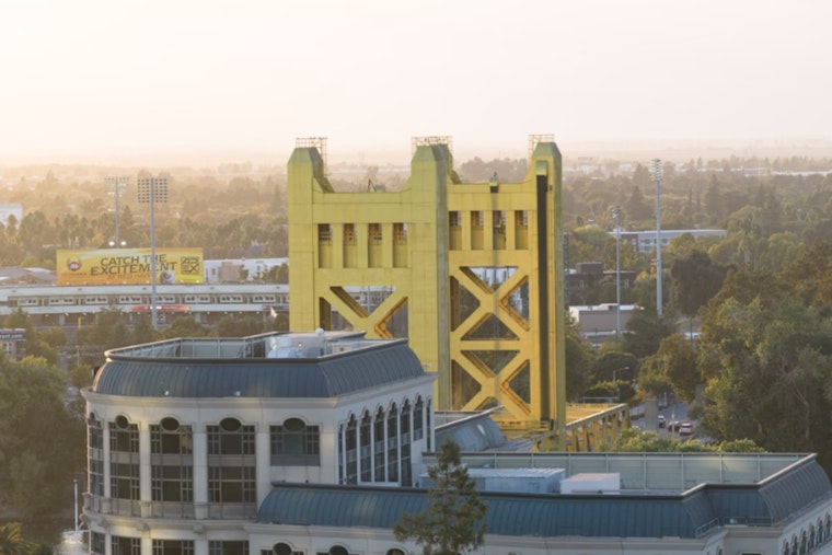 Sacramento Wakes In Foggy Haze Before Sunny Skies Steal The Show