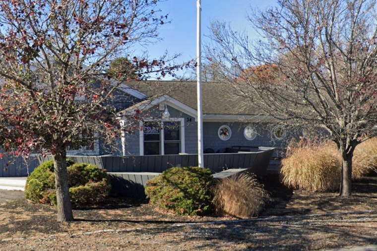 Salisbury Beach Snags Post‑Oak Smokehouse With Front-Row Pit Tours