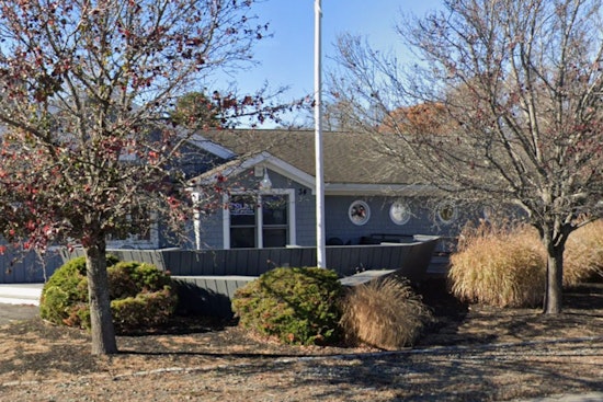 Salisbury Beach Snags Post‑Oak Smokehouse With Front-Row Pit Tours