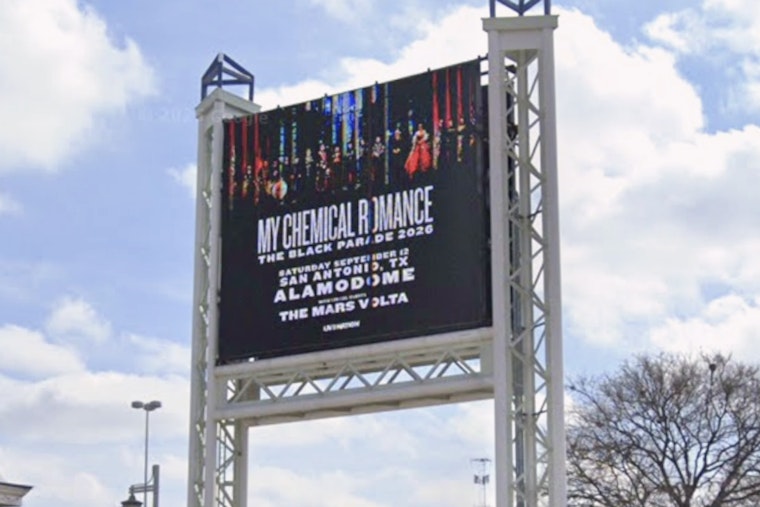 San Antonio Alamodome Goes Full Black Parade As Mars Volta Joins My Chemical Romance