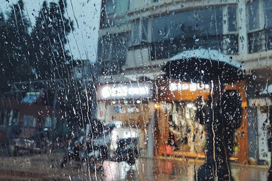 Seattle Slogs Through Soggy Morning, But Weekend Sun Is Waiting In The Wings
