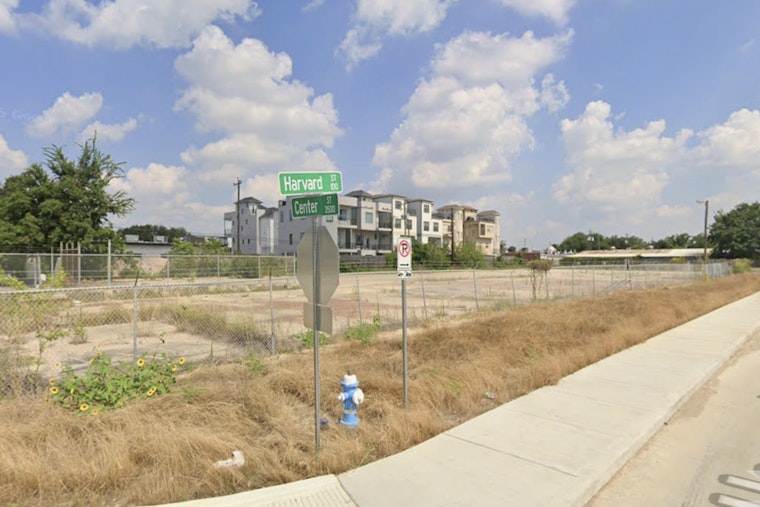 Skybridge Showdown On Center Street As 172 New Apartments Roil Houston Block