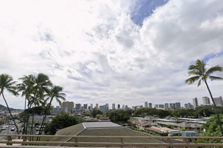 Soupy Skies And Street Floods Honolulu Stares Down Midweek Soaker