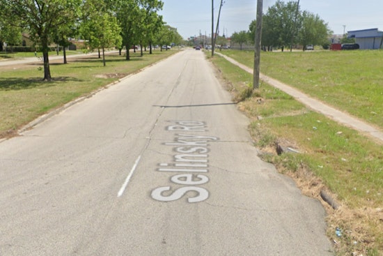 Southeast Houston Curbside Tragedy, Pedestrian Killed on Dark Selinsky Stretch