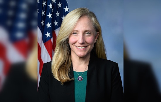 Spanberger OKs $15 Pay Hike for Virginia Workers
