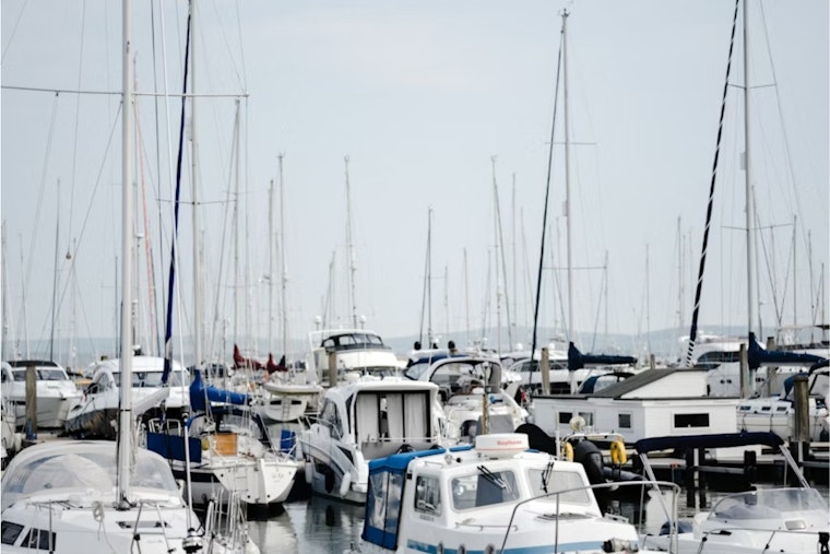 Spanish-Language Bay Alert Warns Small Boats To Steer Clear