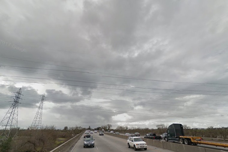 Spitty Sunday in Sacramento as South Winds Whip Up Commute