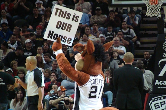 Spurs Turn San Antonio Into Full-Blown Fiesta For Playoff Return