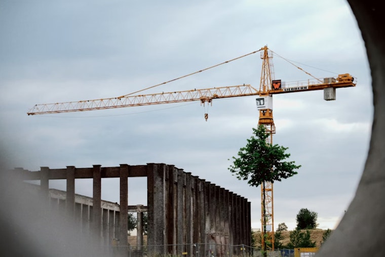 Steel Invades SoDo As $300 Million Amtrak Hub Roars Past Halfway Mark