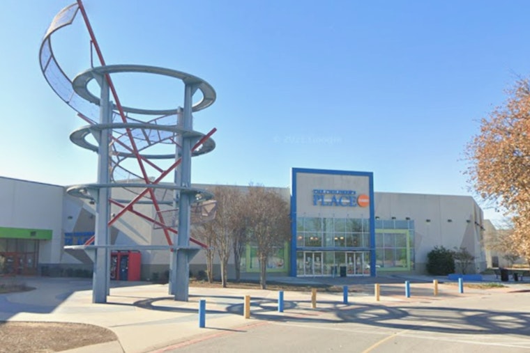 Sugar Shock At Grapevine Mills As Puffy Cotton Candy Unleashes Giant Characters