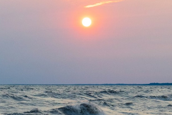 Sun and Risky Seas Tampa Bay Boaters Face Breezy Start to the Week