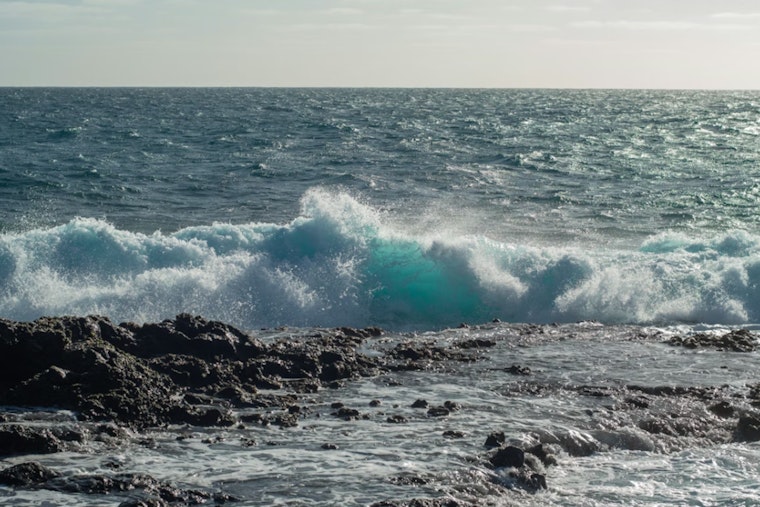 Houston’s Mild Monday Packs a Windy Punch on the Water