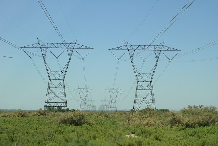 Tampa Power Brawl Pits Factory Titans Against Families Over Peak-Bill Math