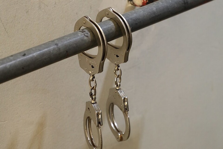 Border Bust, Cops Nab 2 Wanted Men At Laredo, Brownsville Bridges