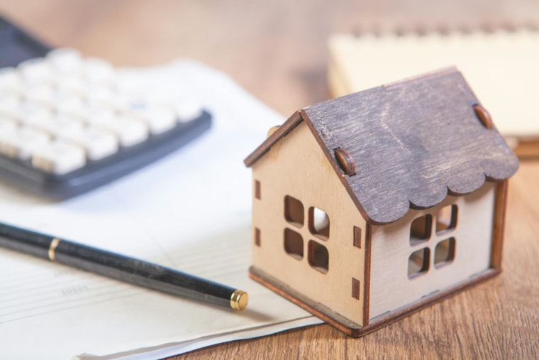 U.S. Home Prices Hit Pause as Mortgage Rates Snap Back