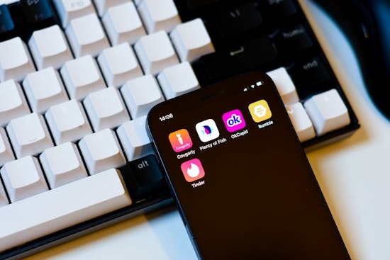 Van Nuys Pol Pushes 'Scarlet Letter' Warnings on Dating Apps