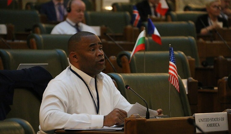 Veasey Marches Into Prairieland ICE Jail as Complaints Boil Over