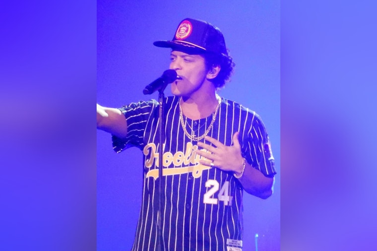 Vegas Strip Hands Bruno Mars His Own Drive In Midday Parade