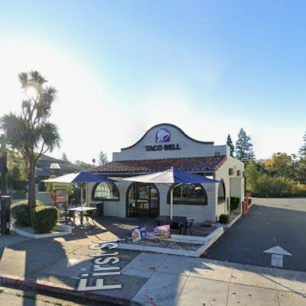 Viral PopUp Bagels Snags Lafayette's Old Taco Bell Spot