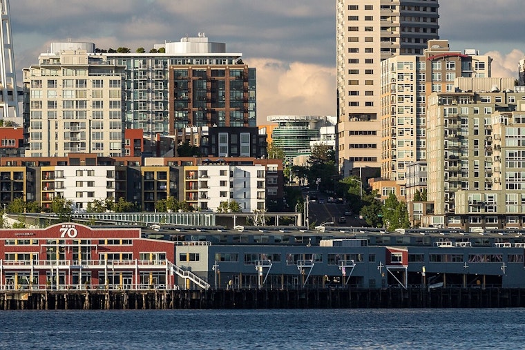 Waterfront Scare: Man Stabbed Near Seattle’s Pier 70 as Cops Hunt Attacker
