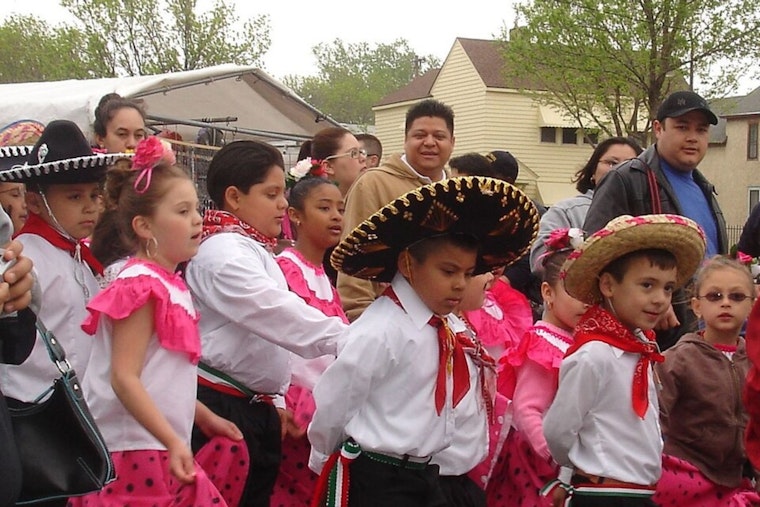 West Side Cinco Bash Roars Back Onto St. Paul Streets