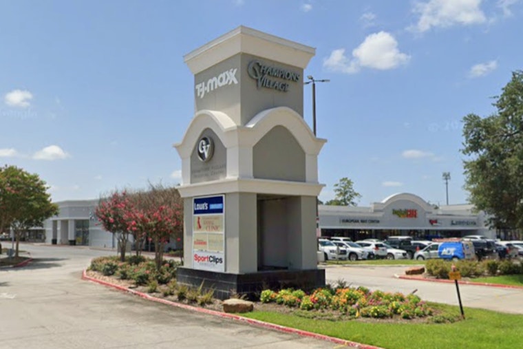 Wingstop Flies Into FM 1960, Targets Champions Village Crowd