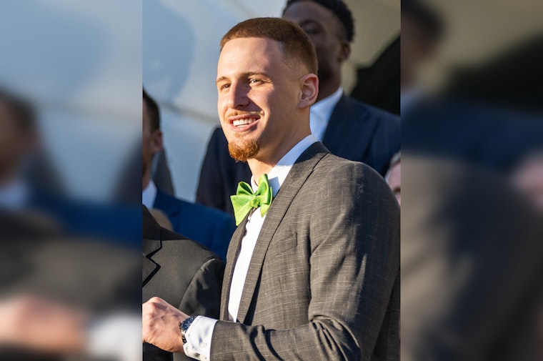 Wolves Rocked As Donte DiVincenzo Goes Down Early With Right Leg Injury