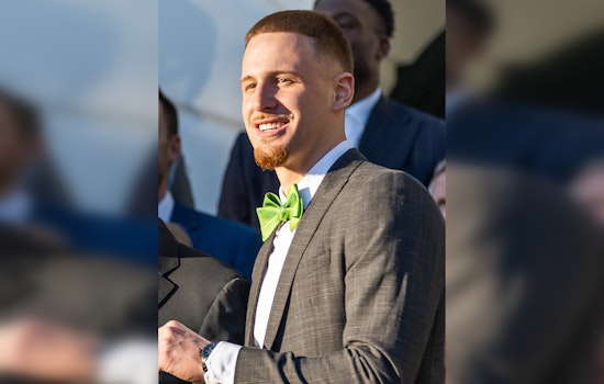 Wolves Rocked As Donte DiVincenzo Goes Down Early With Right Leg Injury