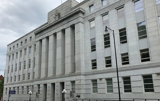At Charlotte Bakery Stop, Justice Earls Presses High Court To Nix Extreme Gerrymanders