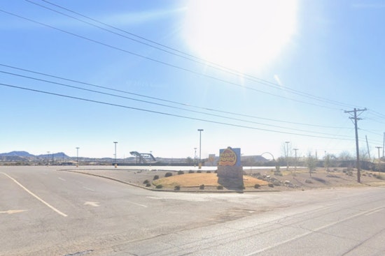 Blaze Erupts Beside Western Playland, Smoke Chokes Sunland Park Sky