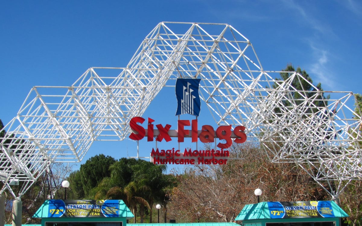 Bomb Threats Close Six Flags Magic Mountain in Valencia
