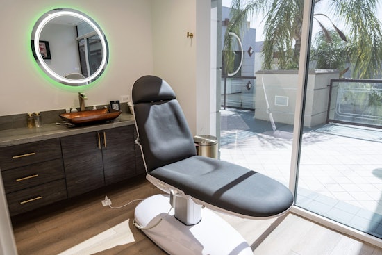 Botox Bars Muscle Out Mom-and-Pop Shops From LA to New York