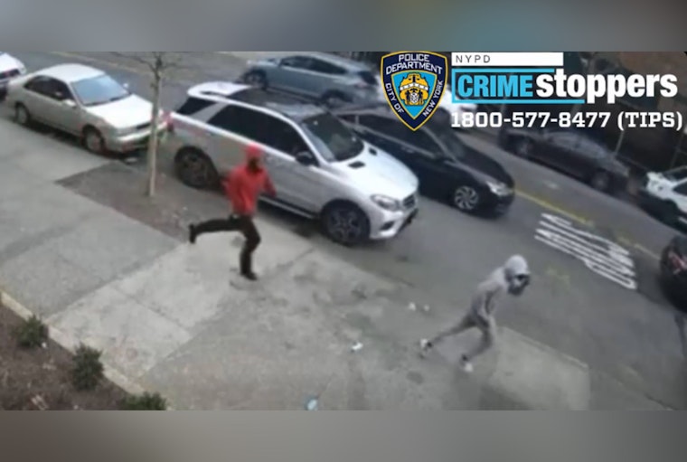 Bronx Chain-Snatch Duo Vanishes After Sidewalk Heist on Mace Avenue