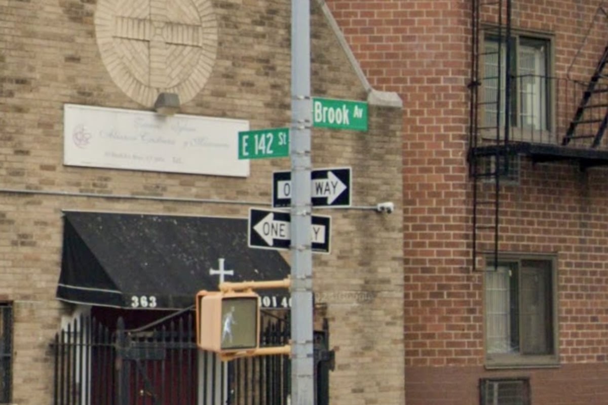 Bronx Kid, 10, Menaced as Chain-Snatching Trio Hits Bronx and Brooklyn