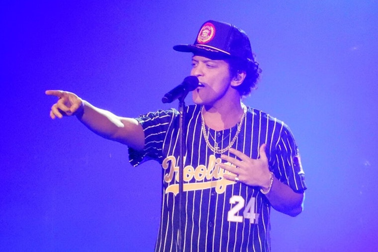 Bruno Mars Detroit Ticket Scramble Has Fans Hustling For Ford Field Seats