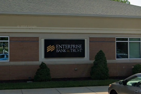 Cedar Hill Bank Locked Down After Suspected Heist As Deputies Hunt Bearded Suspect