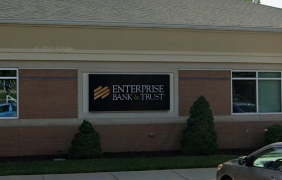 Cedar Hill Bank Locked Down After Suspected Heist As Deputies Hunt Bearded Suspect