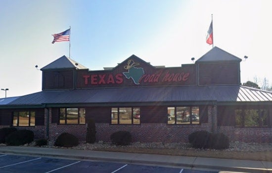 Clarksville’s First Texas Roadhouse Saddles Up For Final Service Before Big Move
