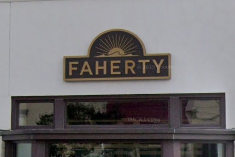 Coastal-Cool Faherty Brand Sailing Into King Of Prussia Mall