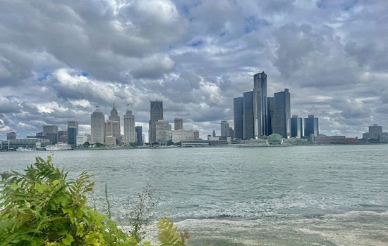 Cool, Gloomy Detroit Morning Sets Stage for Stormy Holiday Kickoff