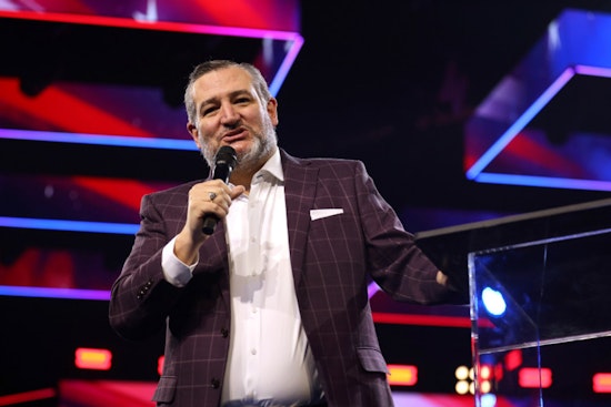 Cruz, Cantwell Team Up to Put College Sports on a Short Leash