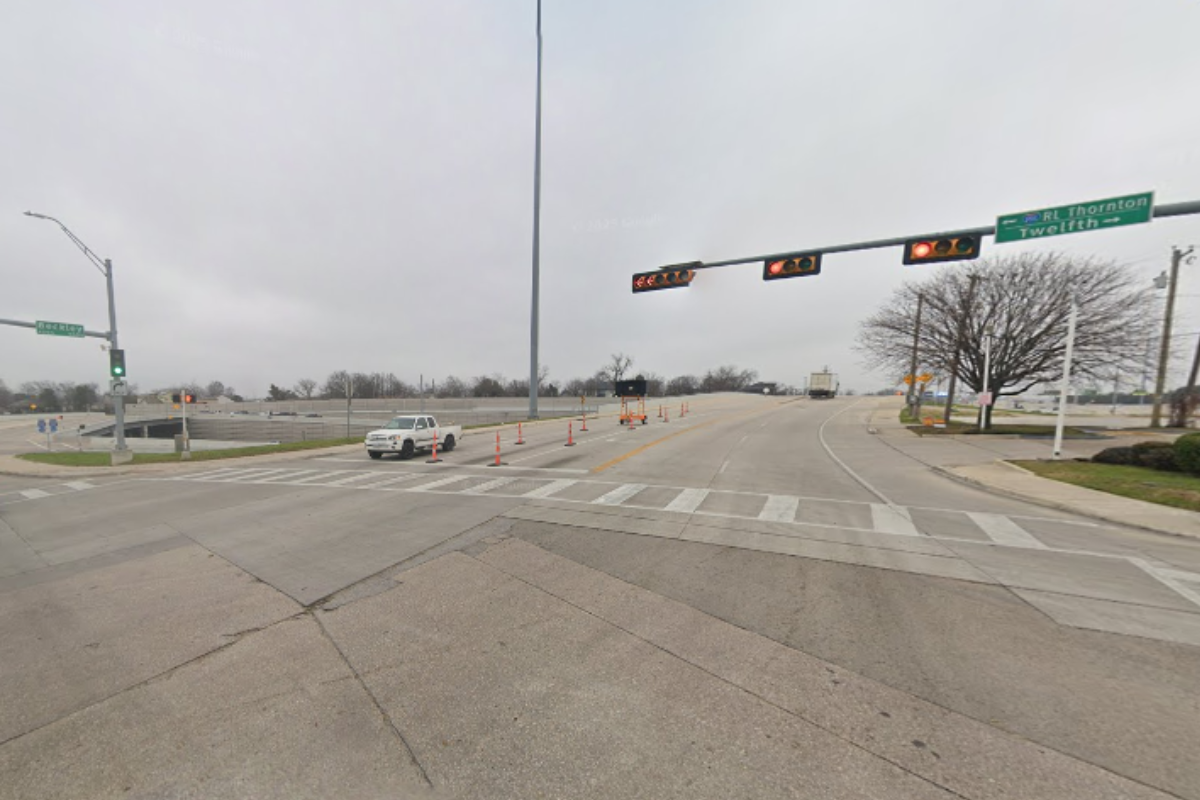 Dallas Freeway Chaos as Suspect Grabs Squad Car Wheel, Jumps Onto R.L. Thornton