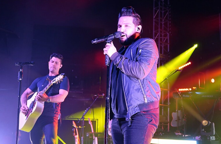 Dan + Shay Bring ‘Young’ Tour Heat To Mystic Lake Amphitheater