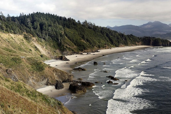 Deadly Sneaker Waves Lurk as Oregon Coast Packs In Memorial Day Crowds