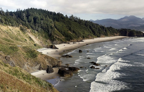 Deadly Sneaker Waves Lurk as Oregon Coast Packs In Memorial Day Crowds