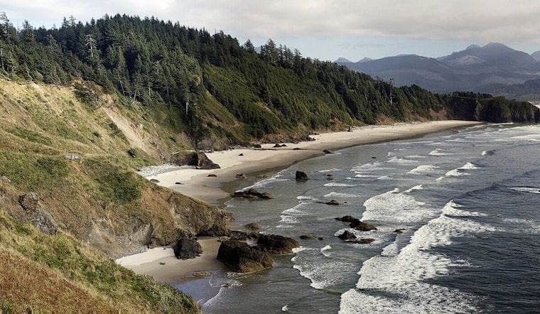 Deadly Sneaker Waves Lurk as Oregon Coast Packs In Memorial Day Crowds