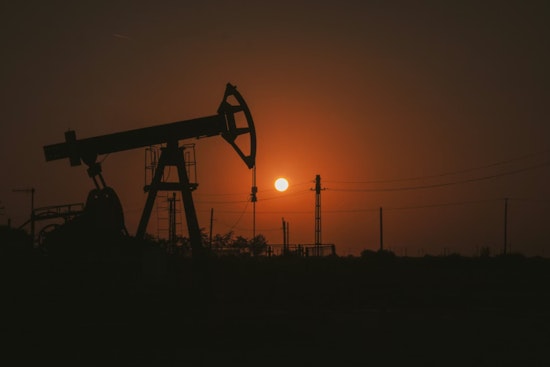 Feds Eye $2.6 Billion Oil Gambles Placed Minutes Before Iran Bombshells