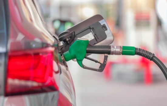 Fuel Spike Sends U.S. Import Costs Soaring, Puts Rate Cuts On Edge
