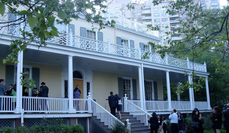 Gracie Mansion Keffiyeh Clash Puts Mamdani Video In Hot Seat